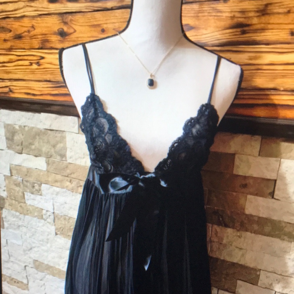 Elegant Black Lace Nightgown